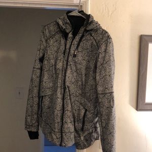 Lululemon water resistant jacket